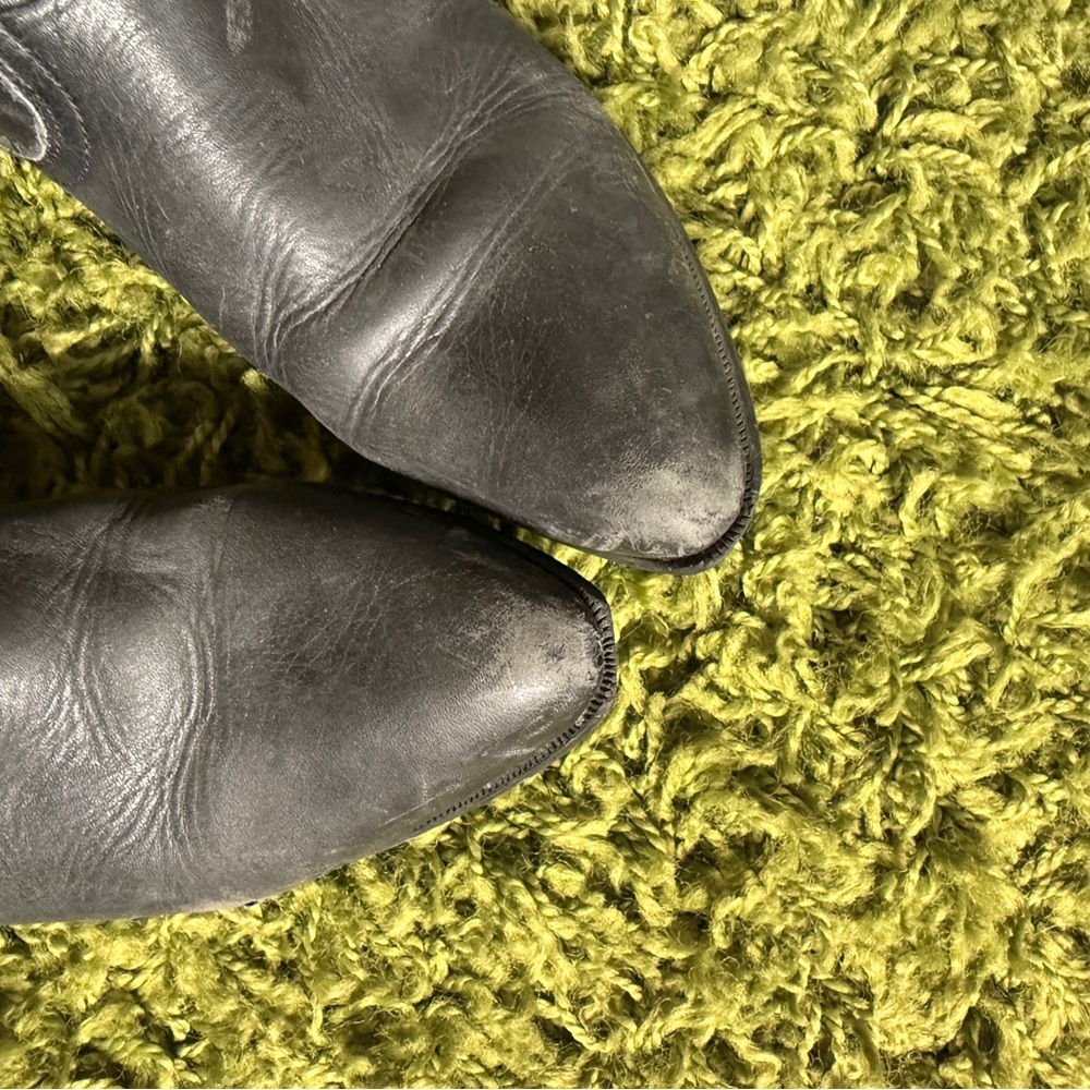 Very Well Worn Boots | Black Leather Western Cowboy Boots | Size 9.5 - Picture 5 of 7